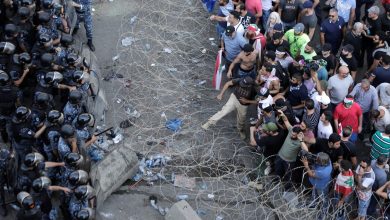 Photo of لبنان : المتظاهرون يعودون للساحة .. والداخلية تنشر فيديو لعمليات التخريب