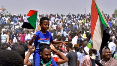 Photo of تحت الضغط .. رئيس وزراء السودان يشكل لجنة لـ التحقيق في مقتل العشرات خلال فض إعتصام وزارة الدفاع ! 