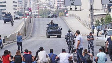 Photo of إعادة فتح الطرقات في لبنان .. وبيان للجيش اللبناني