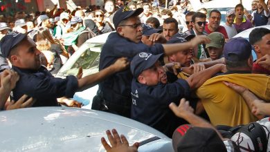 Photo of للمرة الأولى .. الشرطة الجزائرية تمنع مظاهر طلابية ضد رموز الحكم السابق 